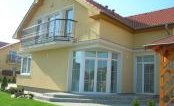 Инвестиции в Чехии:ПРАГА-ЗАПАД. К продаже в частную собственность жилой комплекс из 5 особняков, сданных в аренду, престижный район, арендаторы - посольства, стабильный доход
